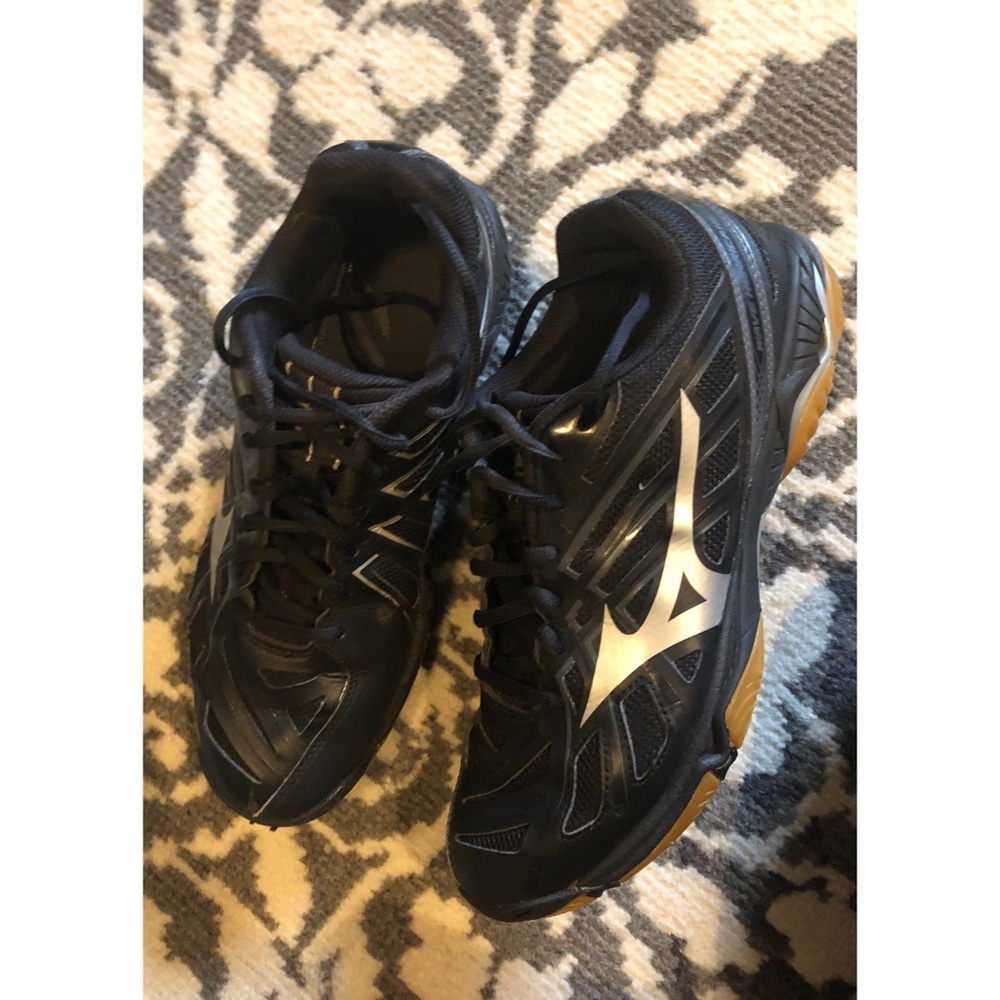Mizuno women’s volleyball shoes